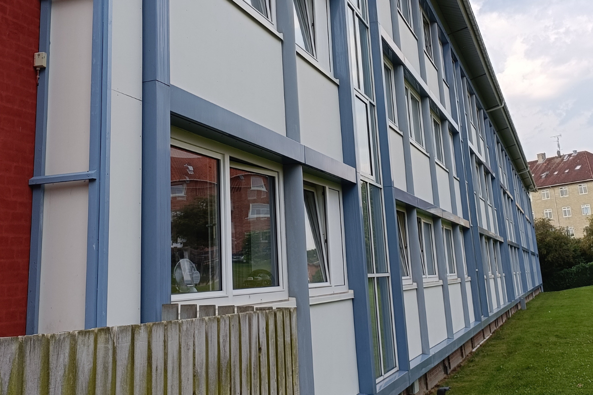 Rene og pæne facadearealer på facade i Helsingør efter facaderensning