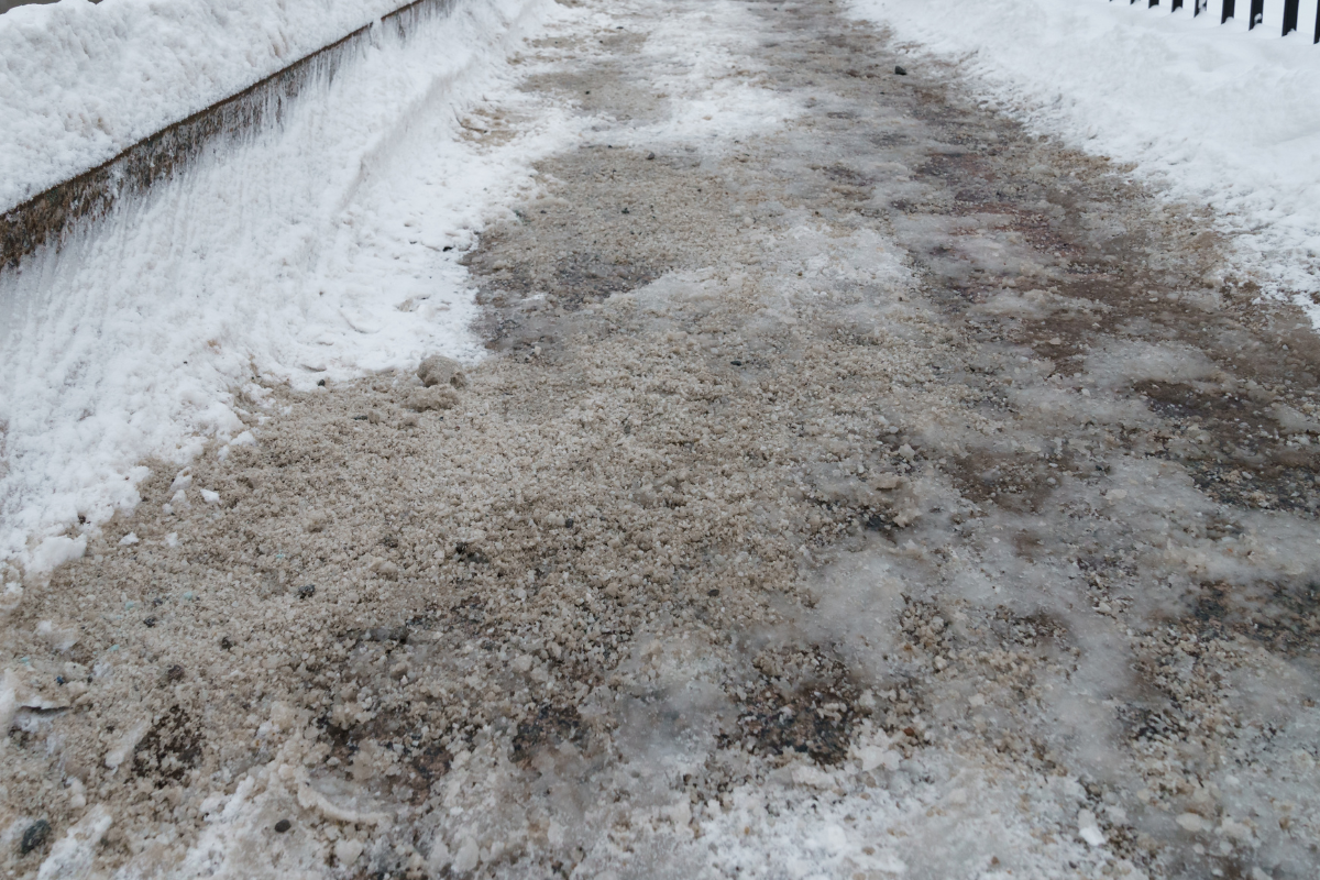 Grus og saltning efter snerydning anbefales